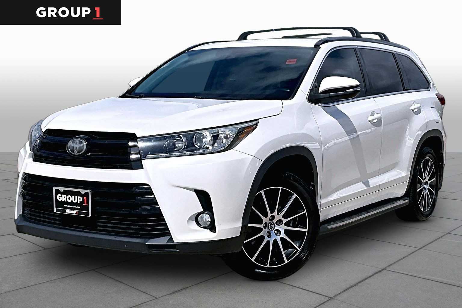 2018 Toyota Highlander SE Blizzard Pearl at AutoNation Toyota Gulf Fwy