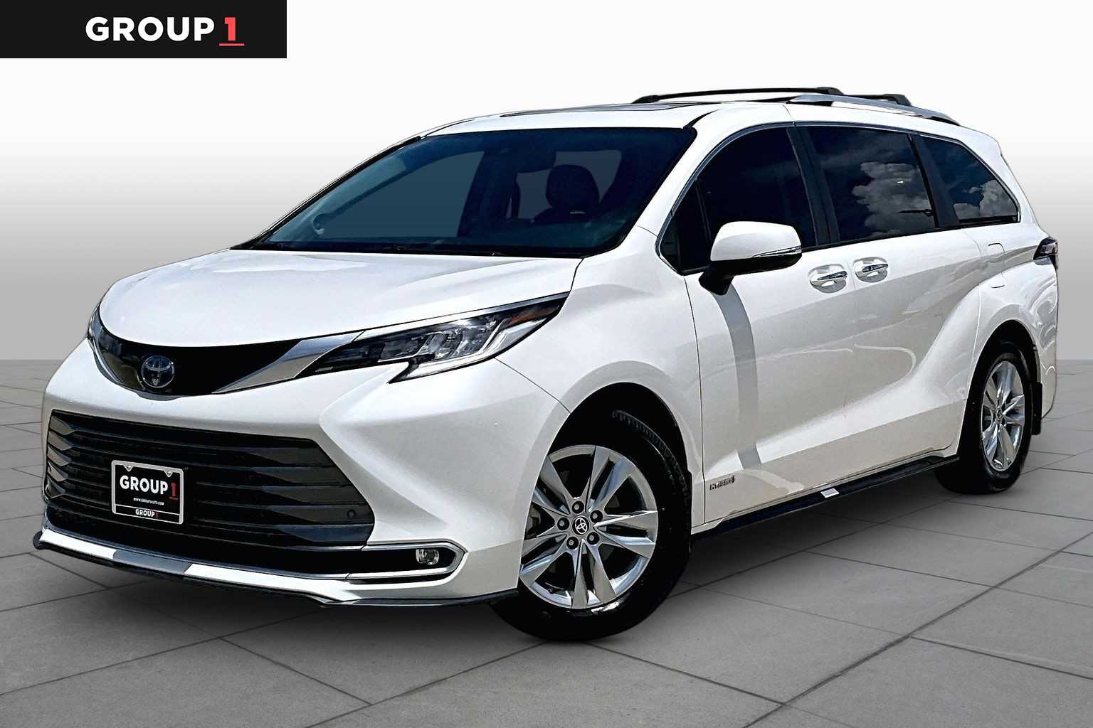 2021 Toyota Sienna Limited Blizzard Pearl at Group 1 Toyota Southwest