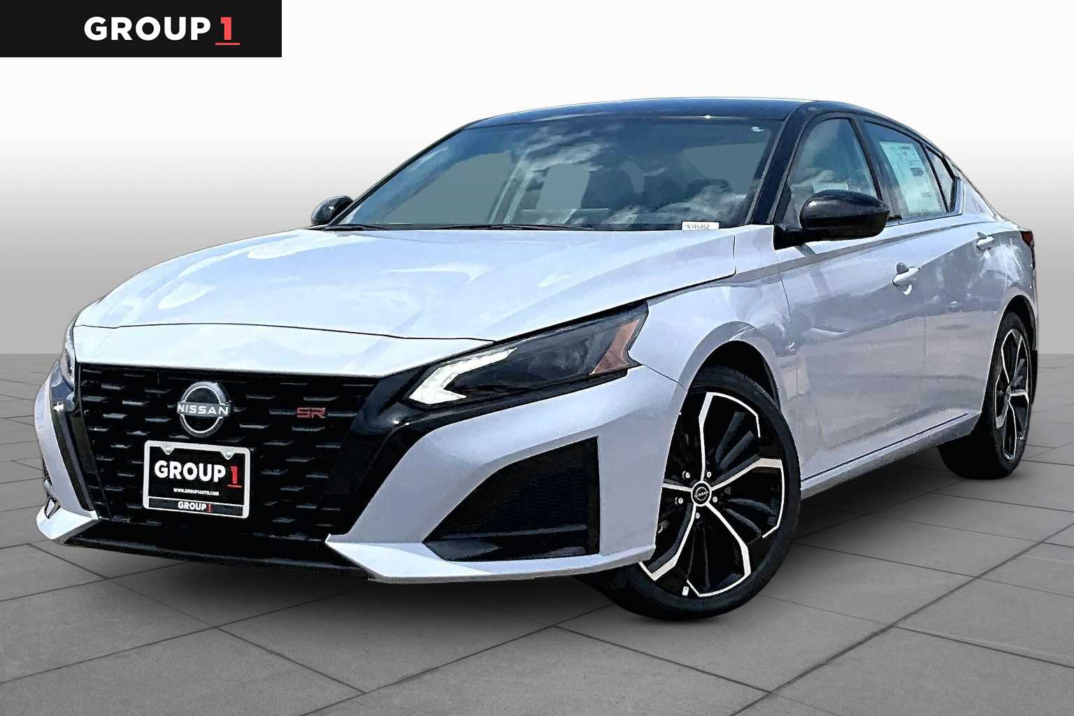2026 Nissan Altima SR Gray Sky Pearl/Super Black at Sterling McCall Nissan