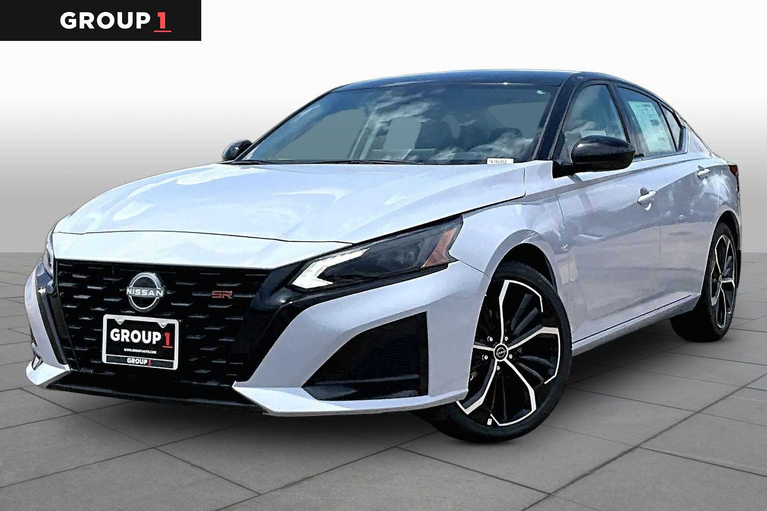2026 Nissan Altima SR Gray Sky Pearl/Super Black at Sterling McCall Nissan