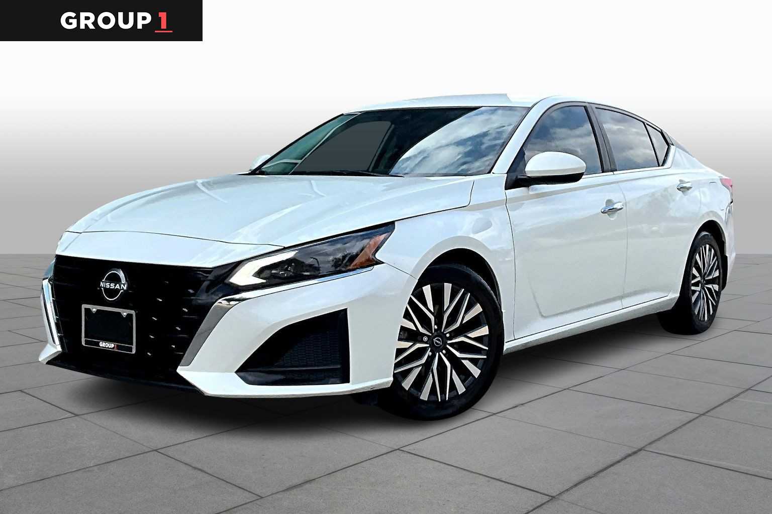 2023 Nissan Altima 2.5 SV Pearl White Tricoat at Friendly Ford Crosby