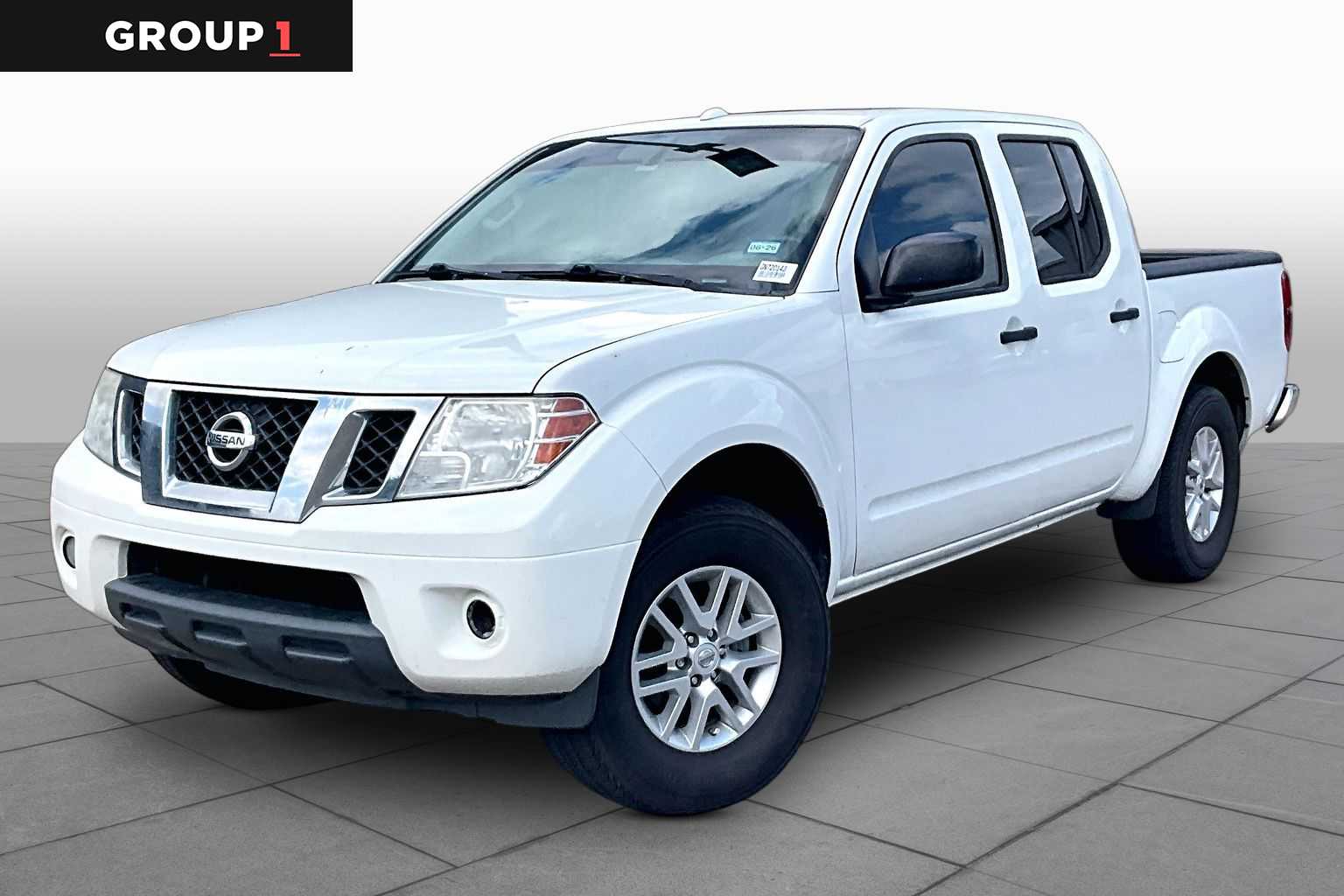 Glacier White 2016 Nissan Frontier SV Crew Cab Pickup Truck 4X2 Automatic