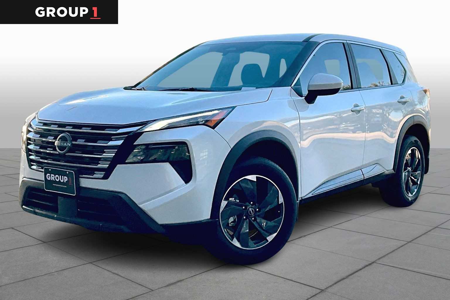 2026 Nissan Rogue SV Everest White Pearl Tricoat at Sterling McCall Nissan