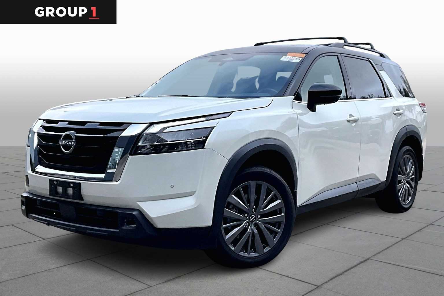 2024 Nissan Pathfinder SL Pearl White Tricoat/Super Black at Sterling McCall Nissan