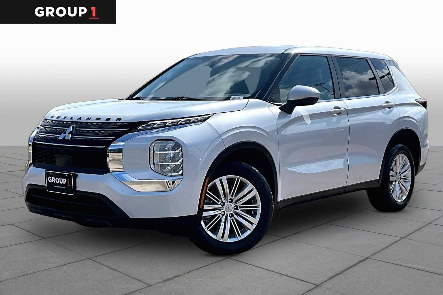 2024 Mitsubishi Outlander ES White Diamond at Auto Boutique Texas