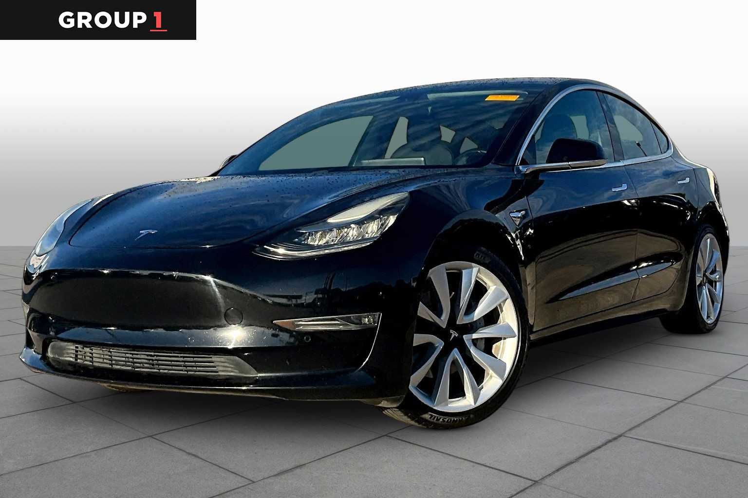Solid Black 2018 Tesla Model 3 Mid Range RWD Sedan Rear-Wheel Drive 1-Speed Automatic