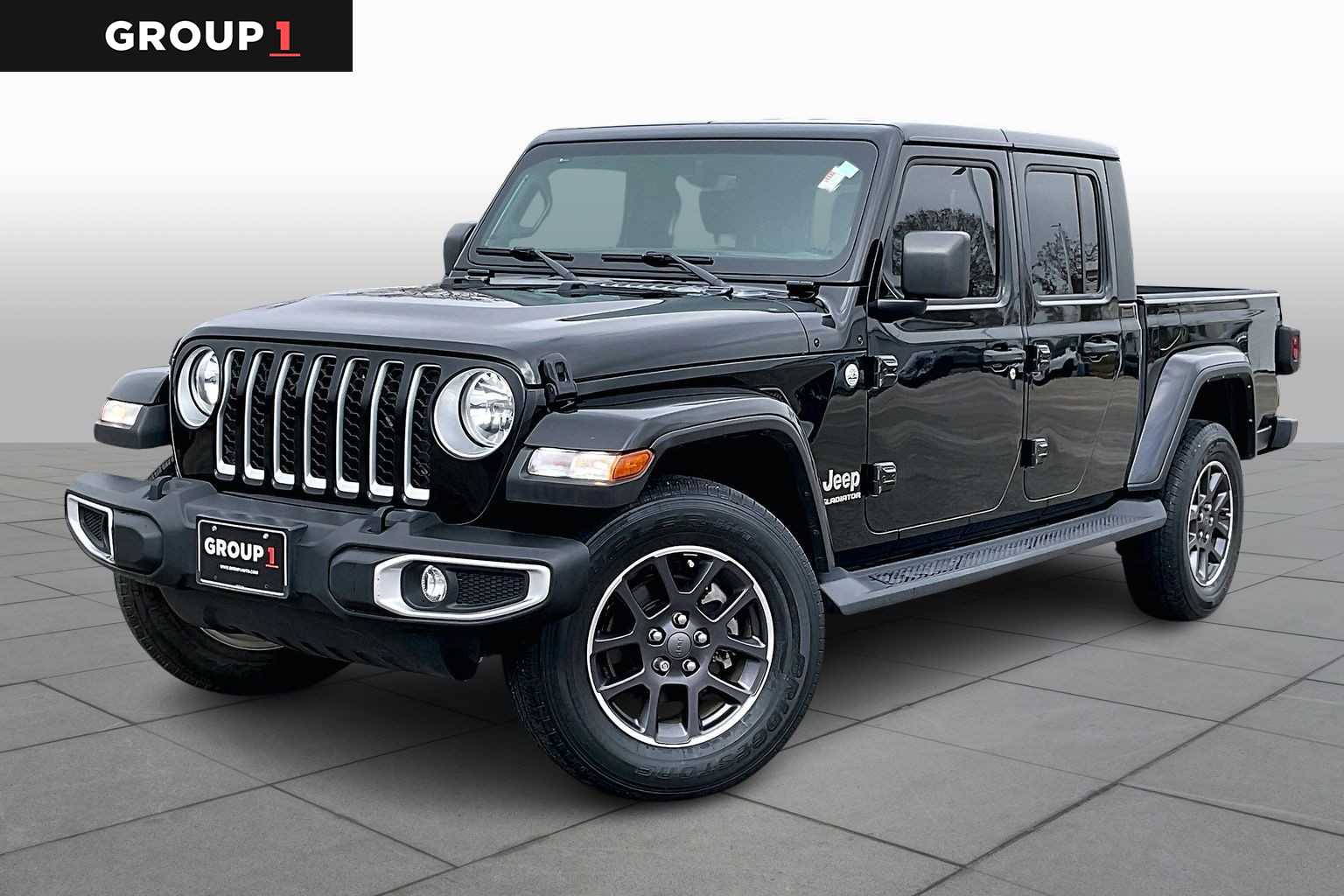 Black Clearcoat 2021 Jeep Gladiator Overland Crew Cab 4WD Pickup Truck Four-Wheel Drive 8-Speed Automatic