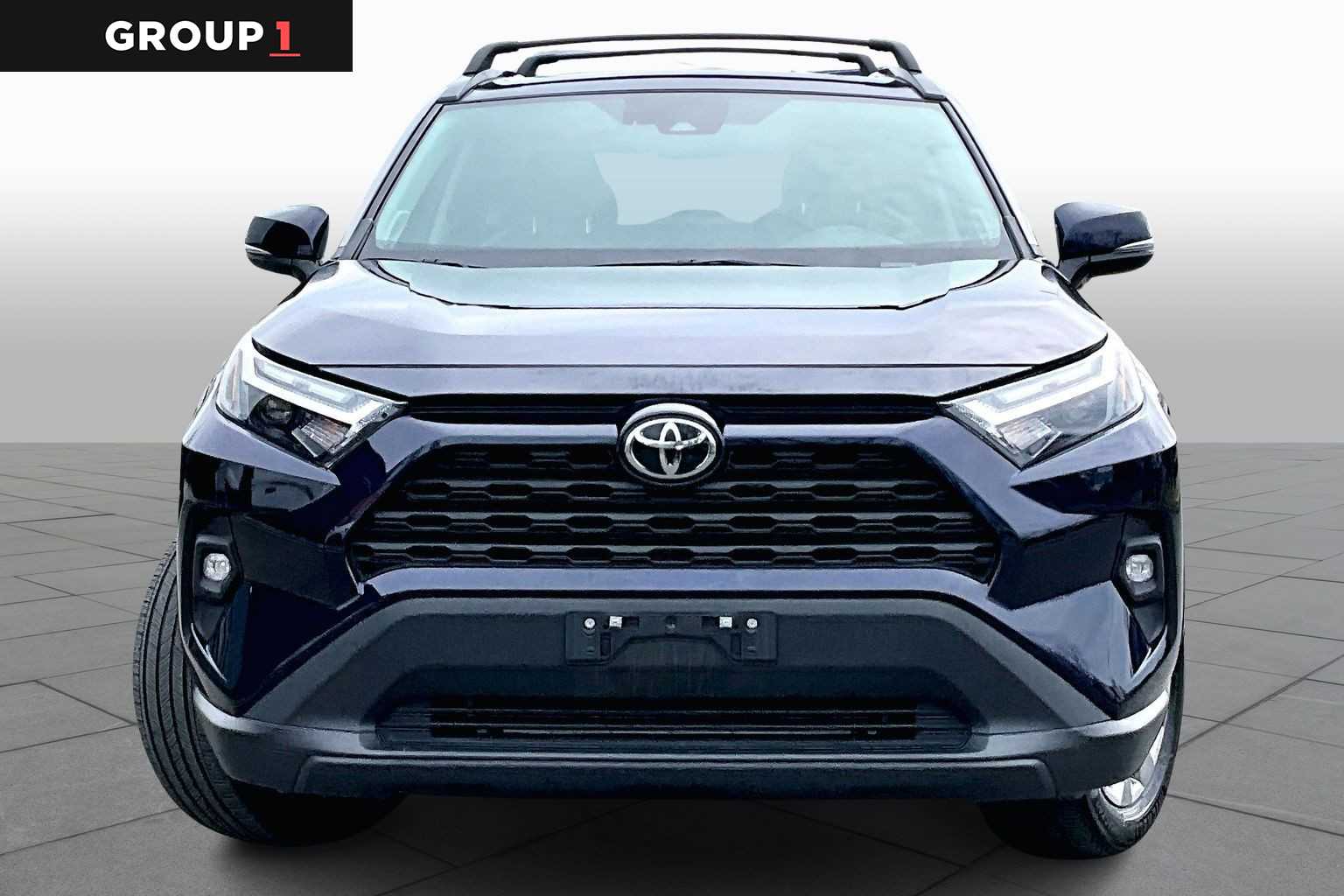 View vehicle photo 4