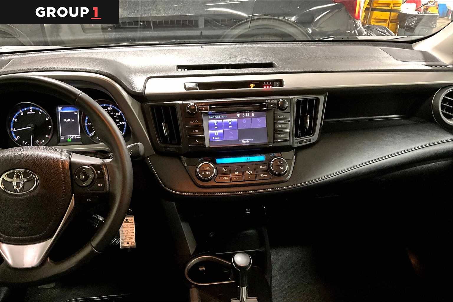 View vehicle photo 6