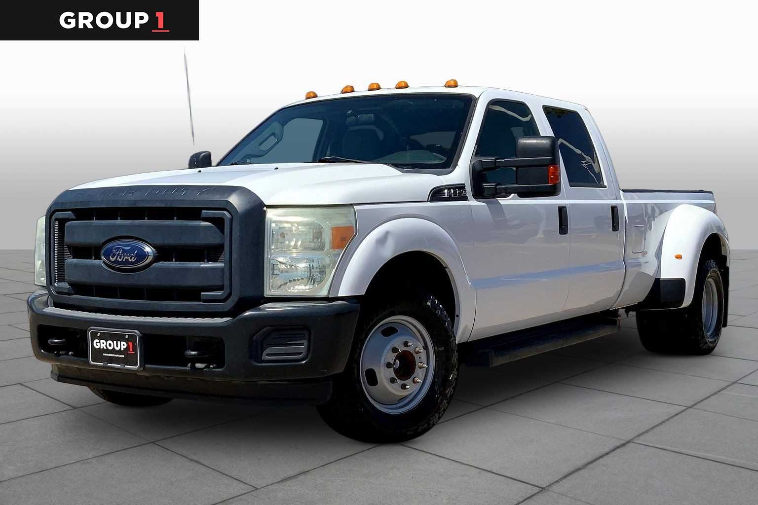 Oxford White 2015 Ford F-350 Super Duty XL Crew Cab LB DRW Pickup Truck 4X2 6-Speed Automatic