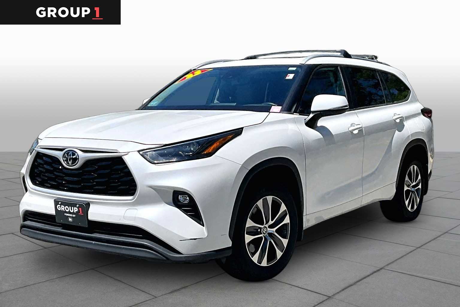 White (Wind Chill Pearl) 2023 Toyota Highlander XLE AWD SUV / Crossover All-Wheel Drive 8-Speed Automatic