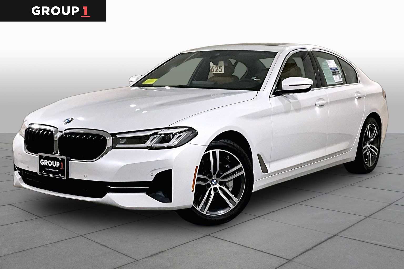 Mineral White Metallic 2023 BMW 5 Series Sedan All-Wheel Drive 8-Speed Automatic