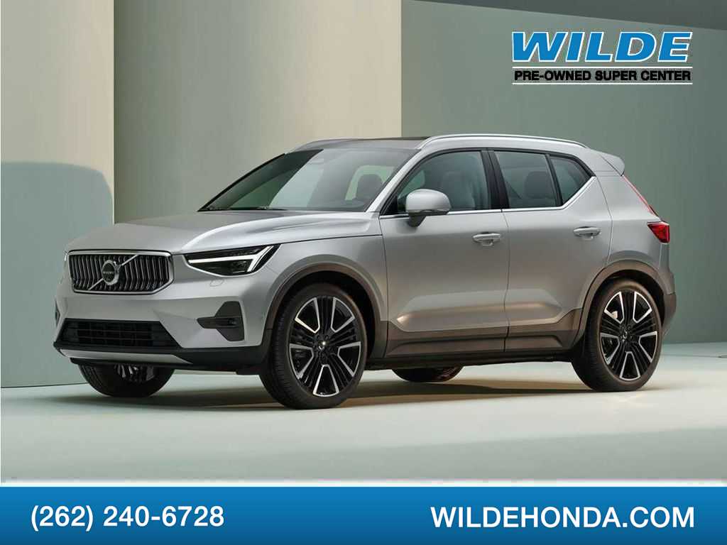  2023 Volvo XC40 B5 Ultimate Dark Theme AWD   