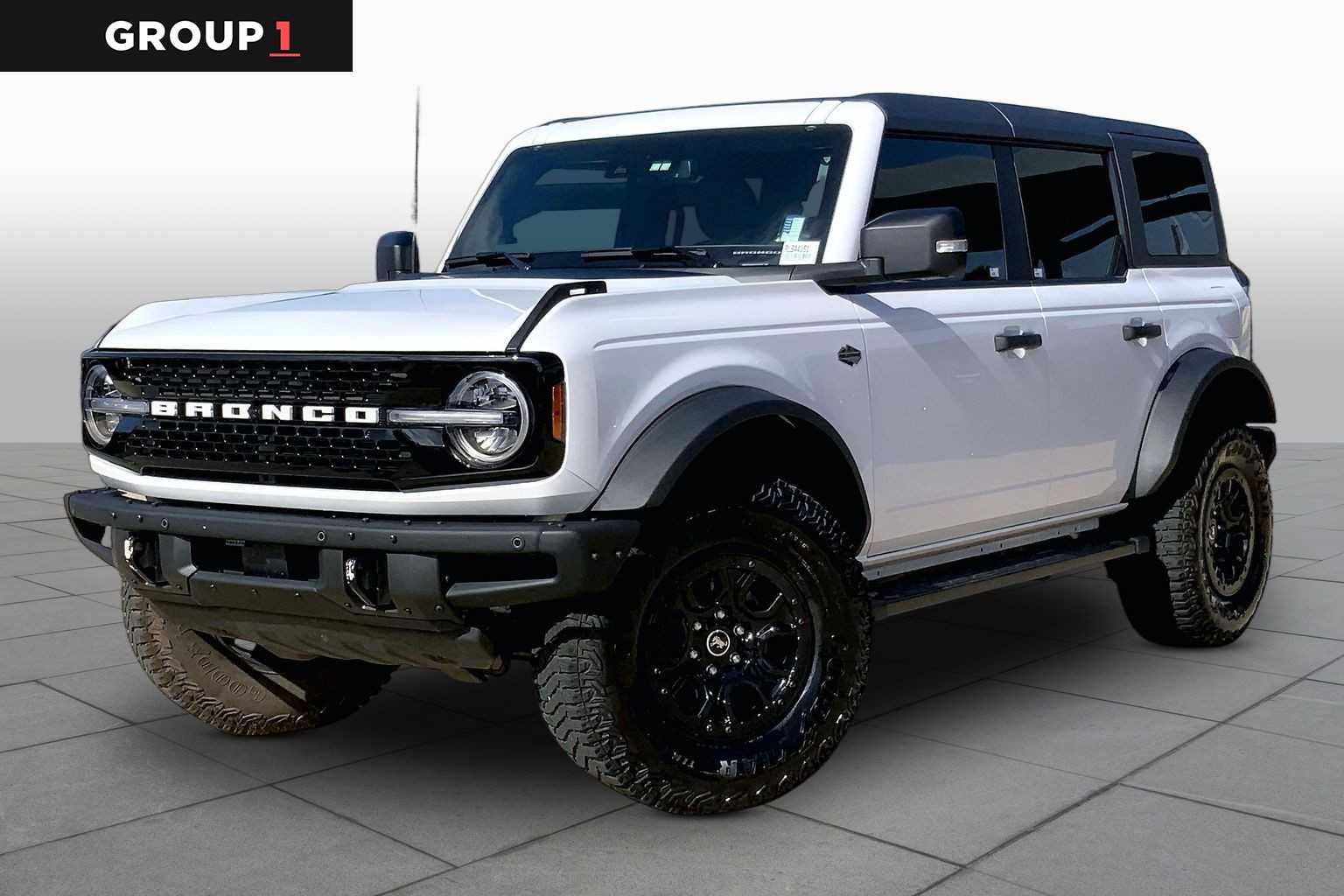 White 2024 Ford Bronco SUV / Crossover Four-Wheel Drive Automatic