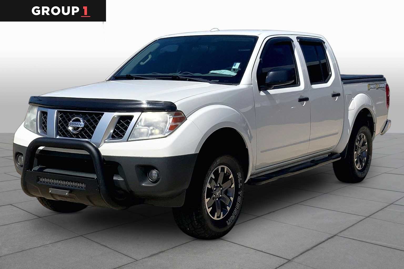 Glacier White 2016 Nissan Frontier Desert Runner Crew Cab Pickup Truck 4X2 Automatic