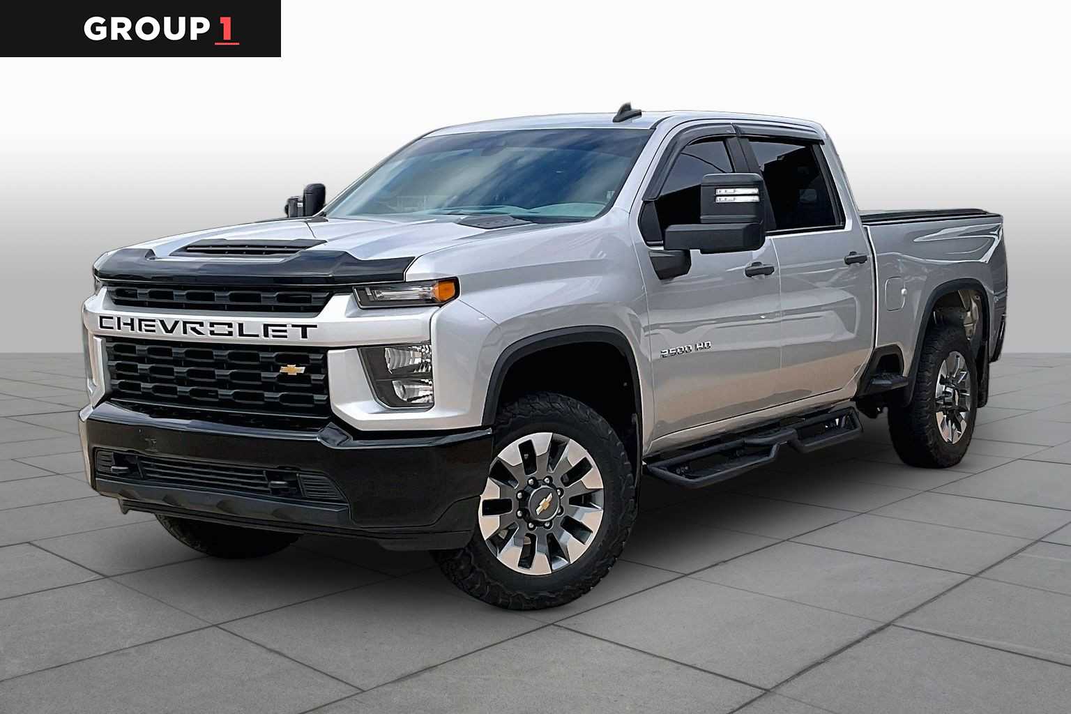 Silver Ice Metallic 2022 Chevrolet Silverado 2500HD Custom Crew Cab 4WD Pickup Truck Four-Wheel Drive 6-Speed Automatic