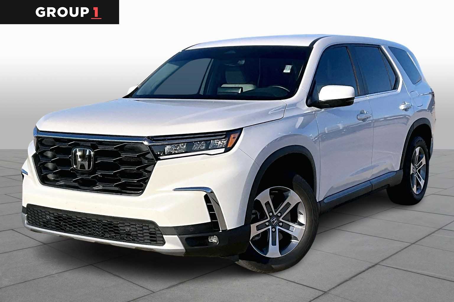 2023 Honda Pilot EX-L AWD with Captains Chairs