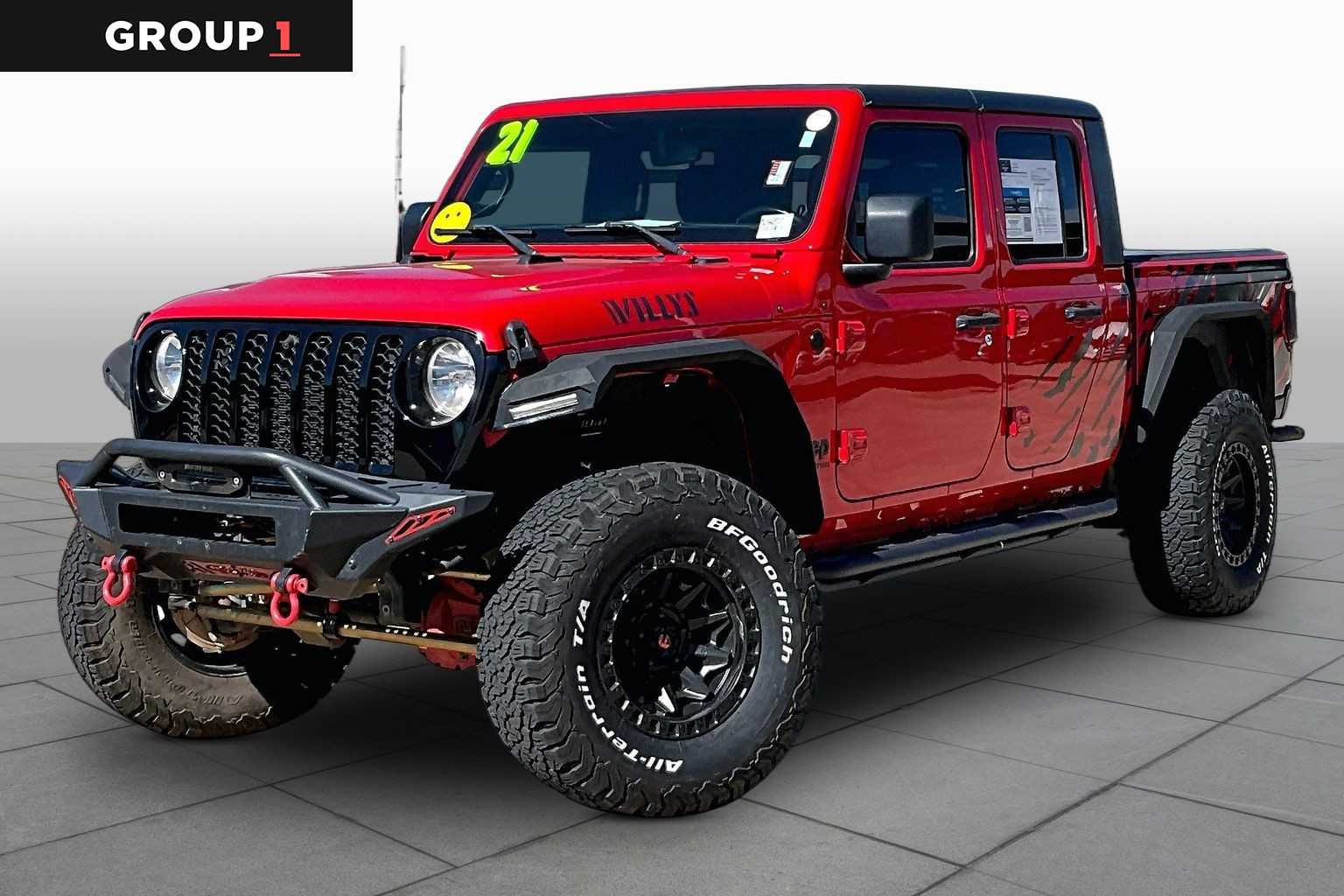 Firecracker Red Clearcoat 2021 Jeep Gladiator Pickup Truck Four-Wheel Drive 8-Speed Automatic
