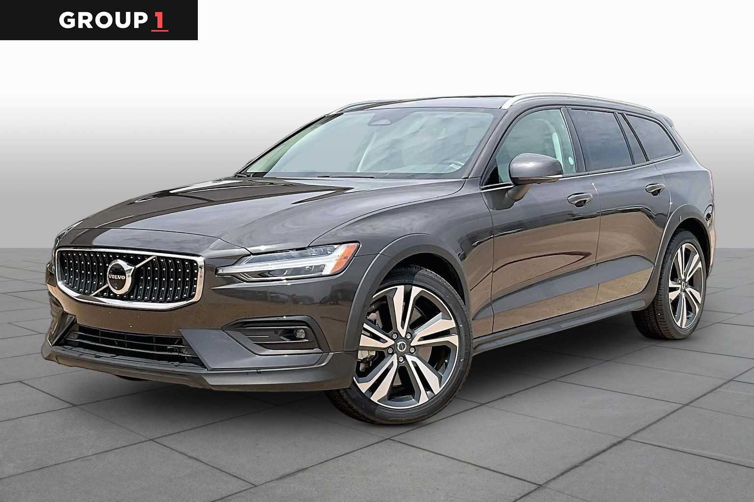  2025 Volvo V60 Cross Country B5 Plus AWD   