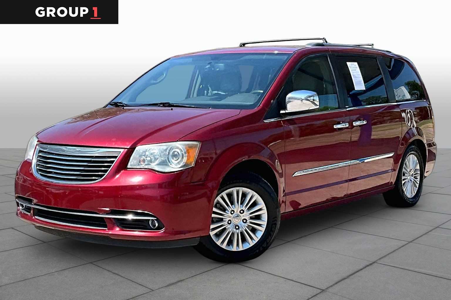  2014 Chrysler Town & Country Limited FWD   