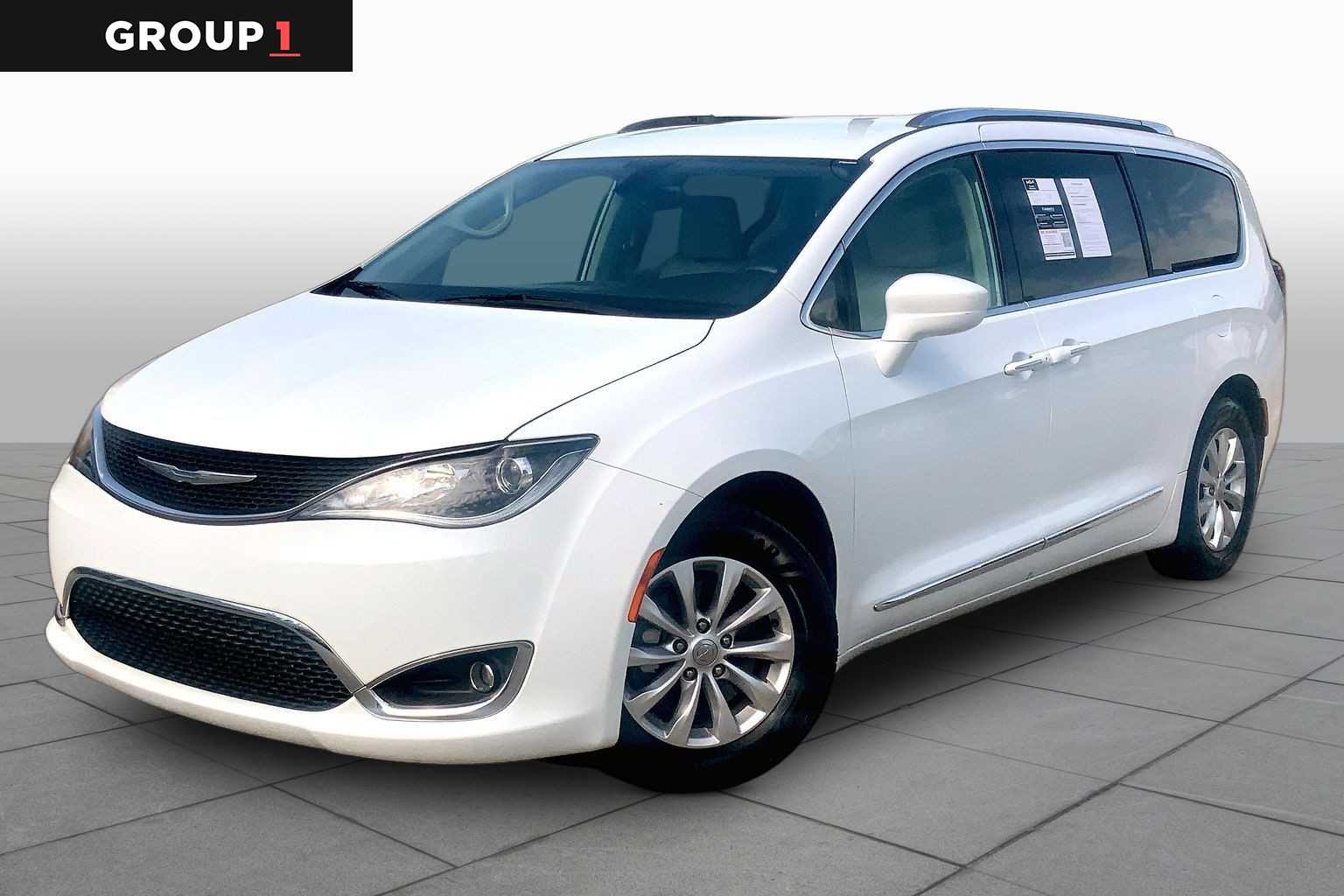 Bright White Clearcoat 2018 Chrysler Pacifica Minivan Front-Wheel Drive 9-Speed Automatic