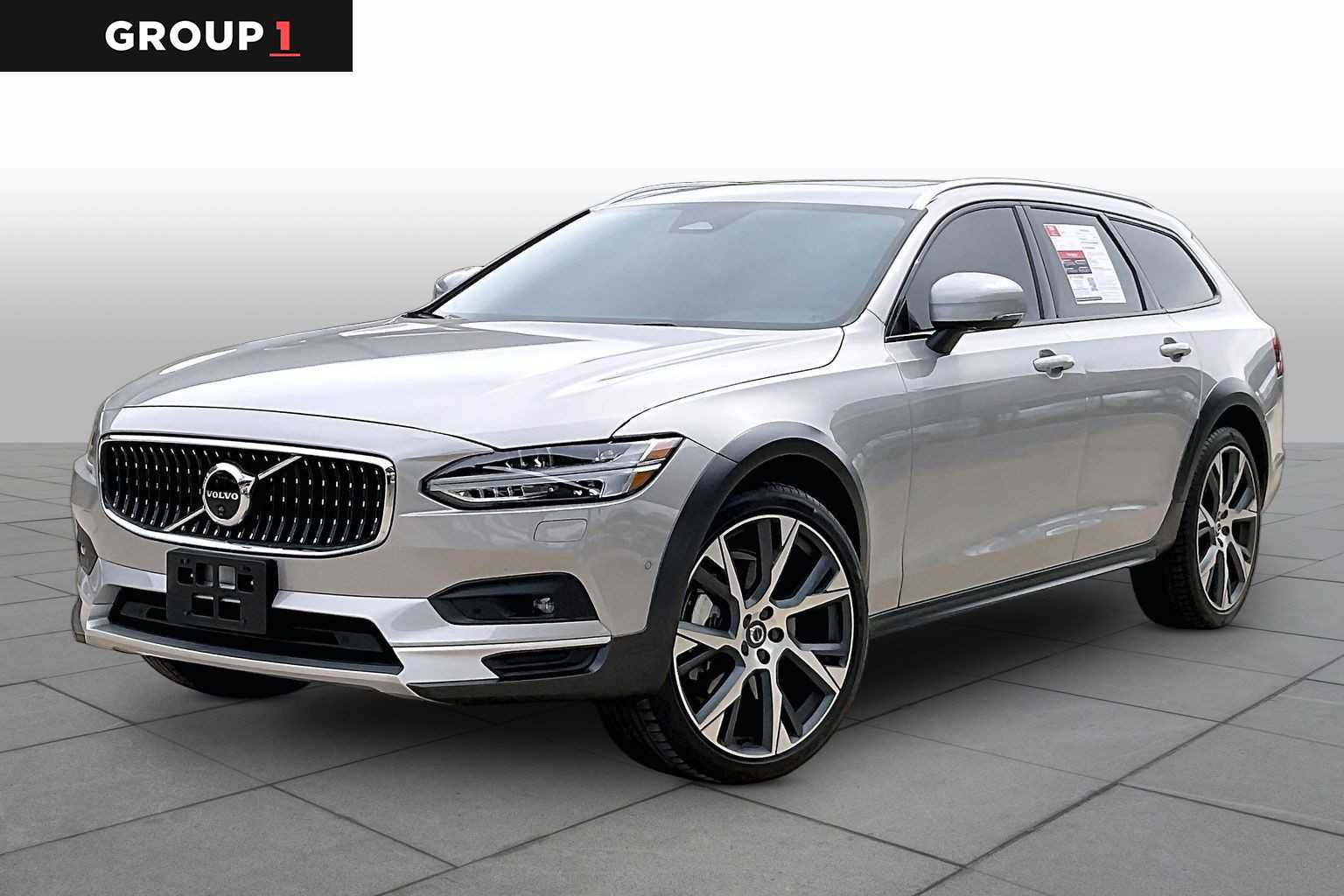 Silver Dawn Metallic 2025 Volvo V90 Cross Country B6 Ultra AWD Wagon All-Wheel Drive 8-Speed Automatic
