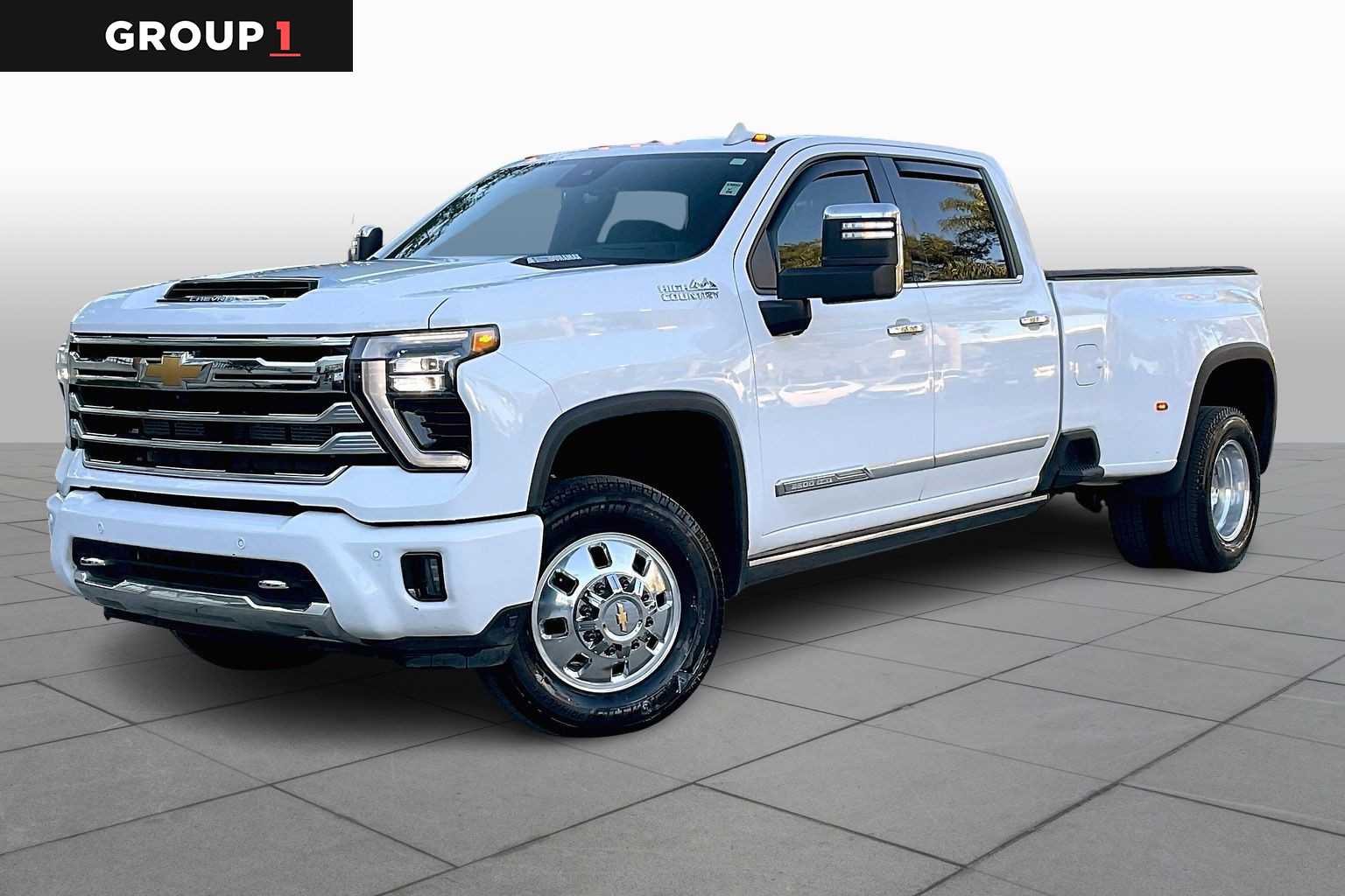 Summit White 2025 Chevrolet Silverado 3500HD High Country Crew Cab 4WD Pickup Truck Four-Wheel Drive Automatic