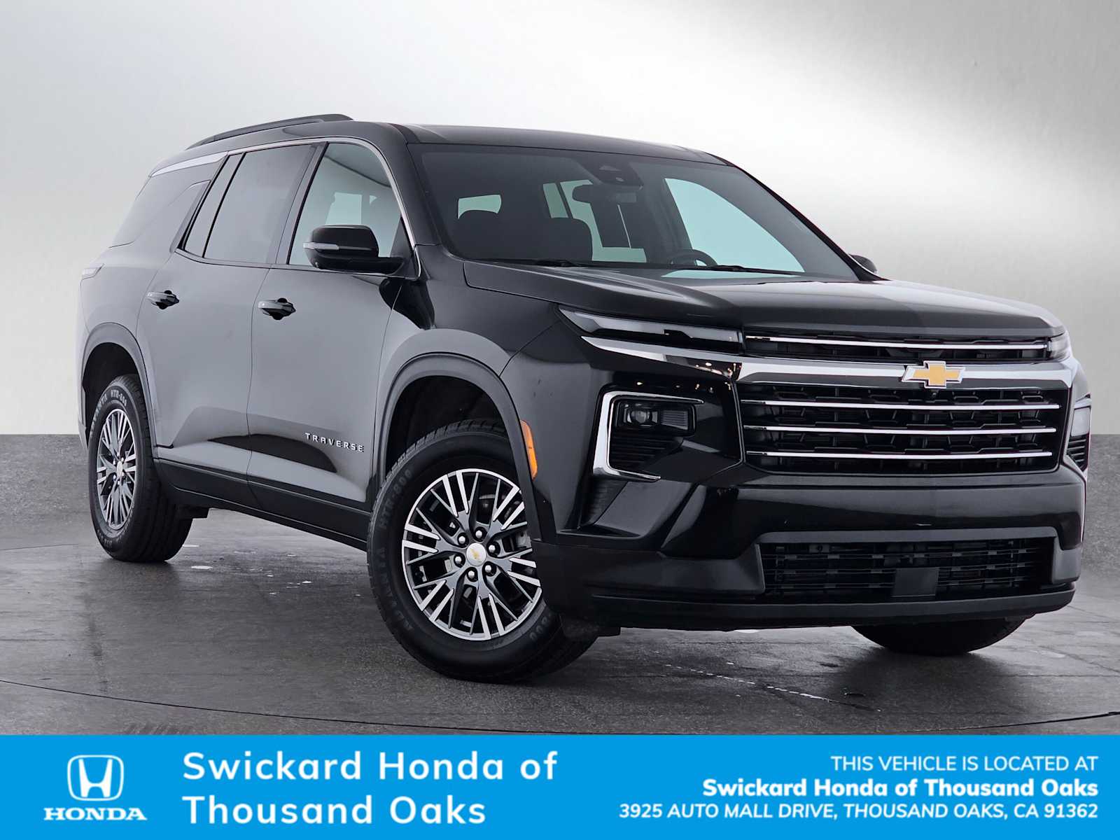 Mosaic Black Metallic 2024 Chevrolet Traverse LT FWD SUV / Crossover Front-Wheel Drive 8-Speed Automatic