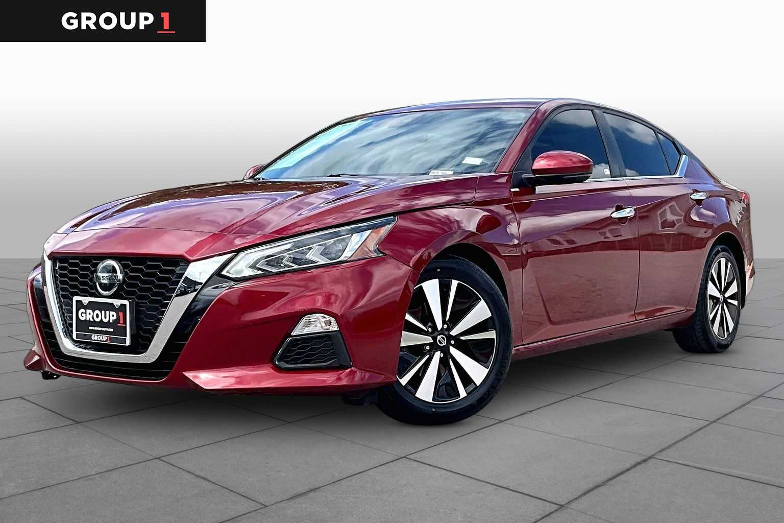 Red (Scarlet Ember Tintcoat) 2022 Nissan Altima 2.5 SV FWD Sedan Front-Wheel Drive Continuously Variable Transmission