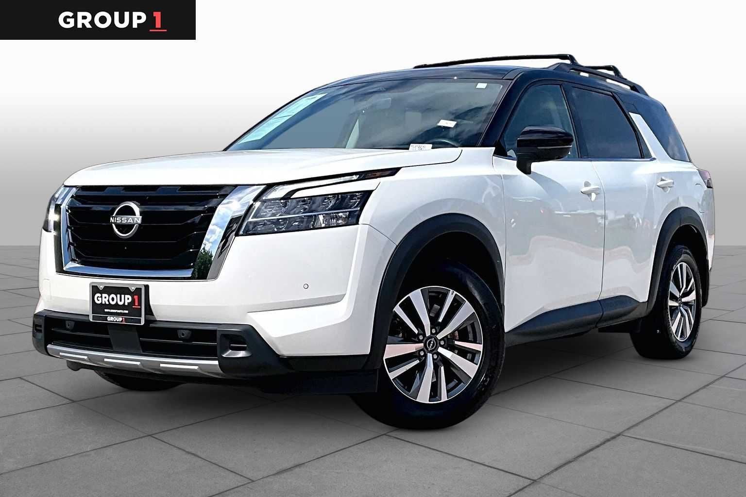 Pearl White Tricoat/Super Black 2023 Nissan Pathfinder SL 4WD SUV / Crossover All-Wheel Drive 9-Speed Automatic