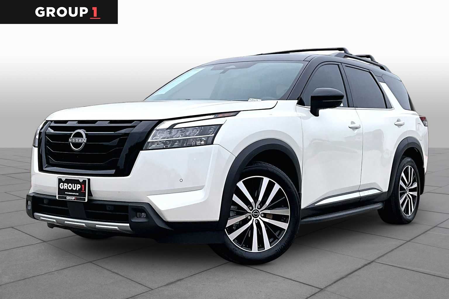 Pearl White Tricoat/Super Black 2023 Nissan Pathfinder Platinum 4WD SUV / Crossover All-Wheel Drive 9-Speed Automatic