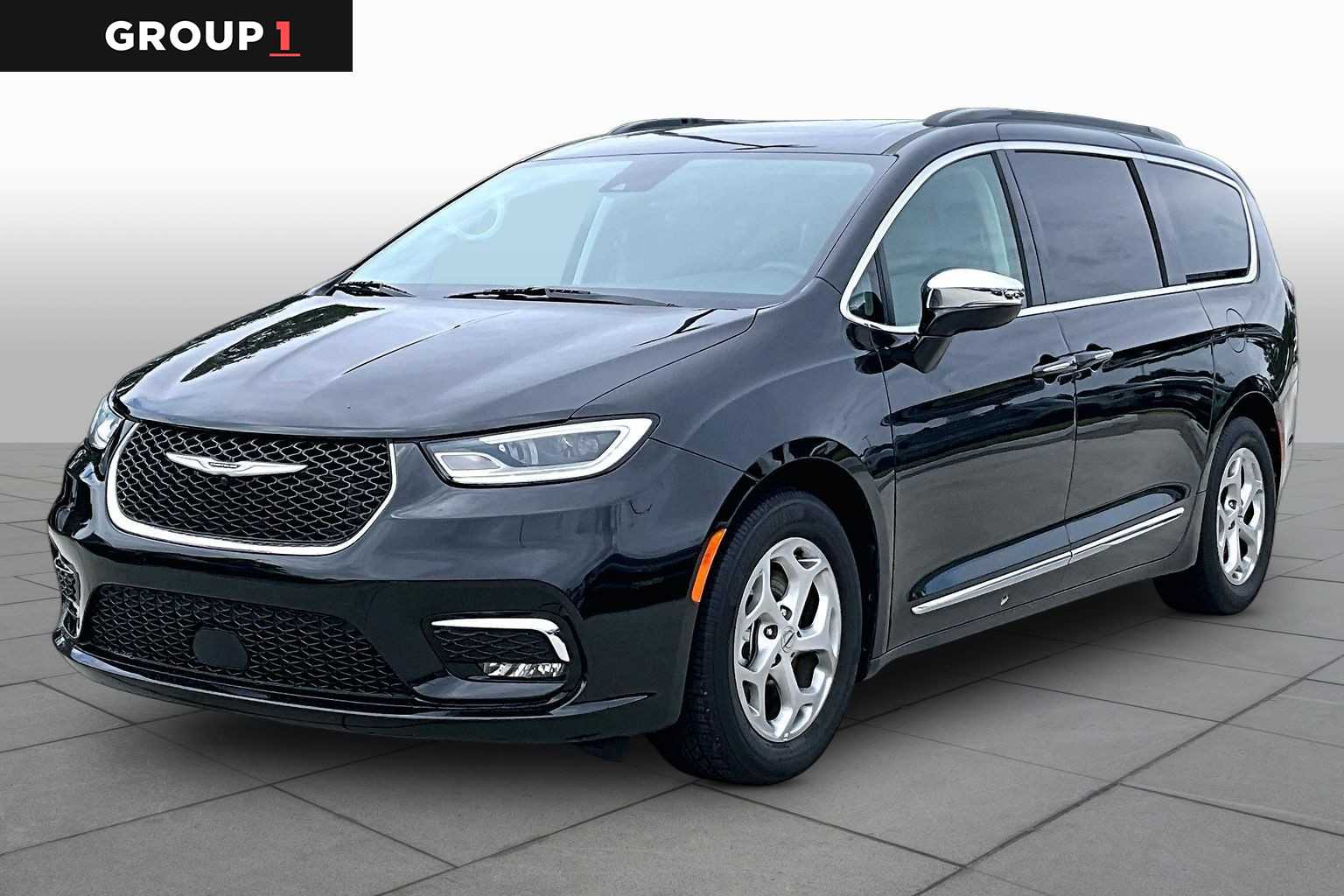 2023 Chrysler Pacifica Limited - 0