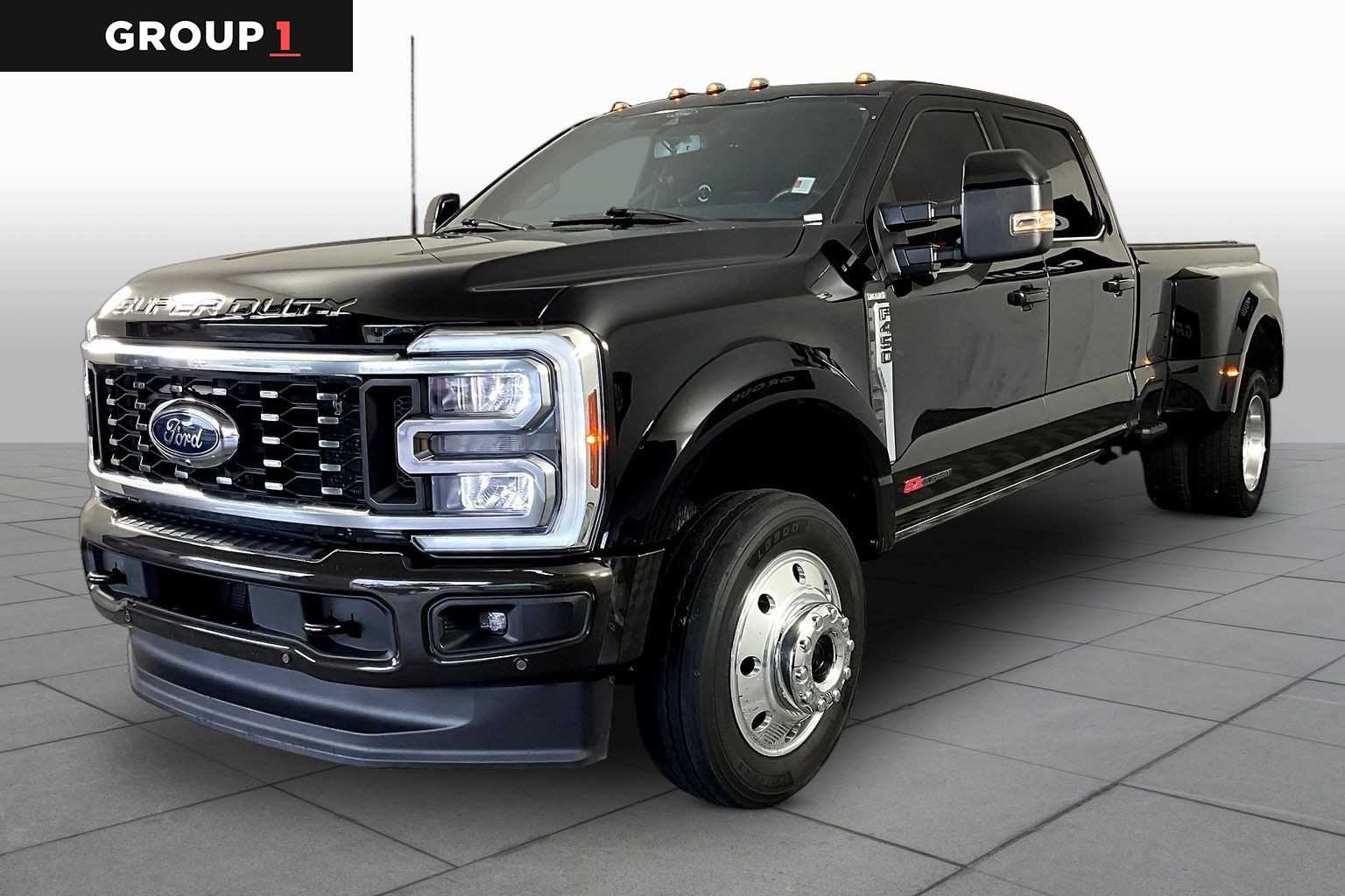 Agate Black/Darkened Bronze 2024 Ford F-450 Super Duty King Ranch Crew Cab LB DRW 4WD Pickup Truck Four-Wheel Drive Automatic