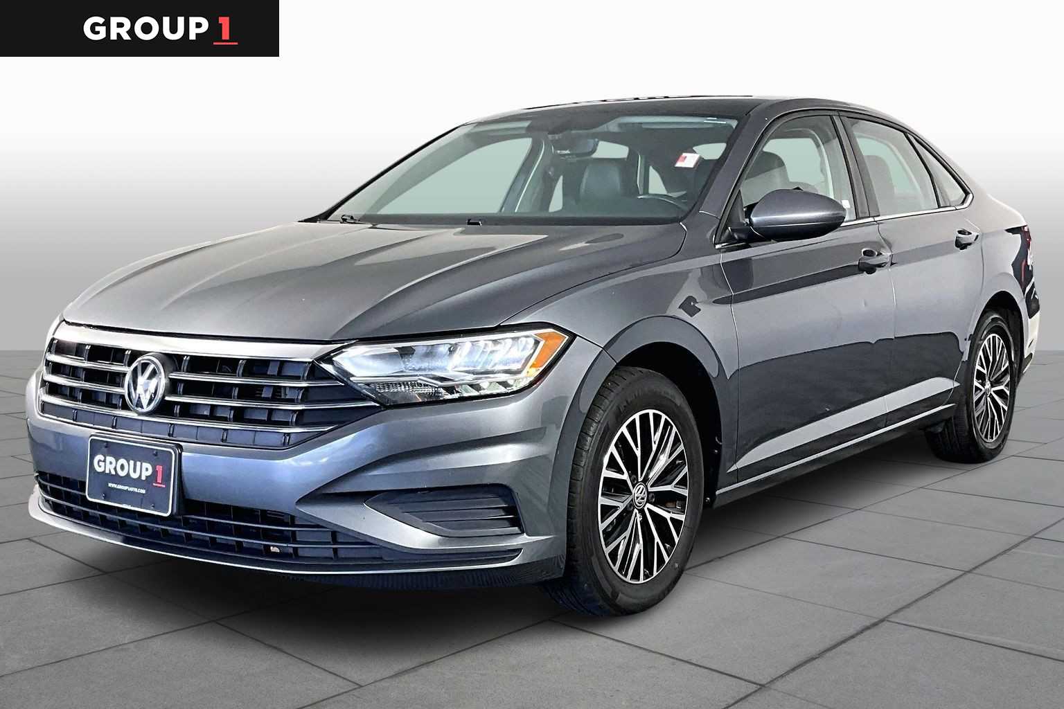 Platinum Gray Metallic 2021 Volkswagen Jetta SE FWD Sedan Front-Wheel Drive 8-Speed Automatic