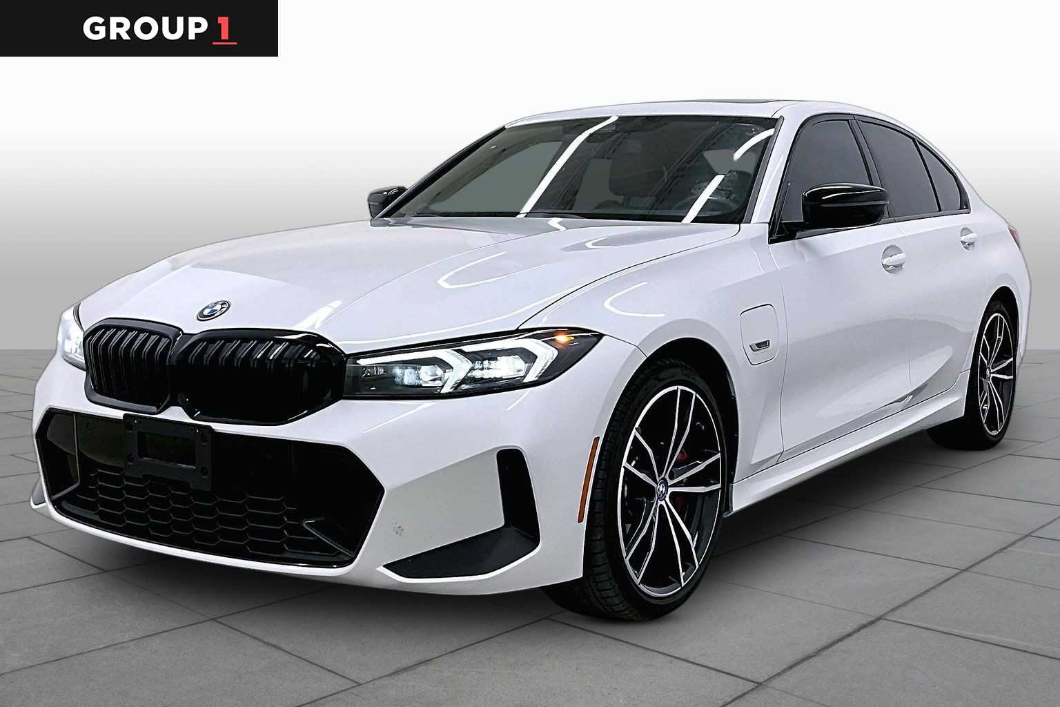 Mineral White Metallic 2023 BMW 3 Series Sedan Rear-Wheel Drive 8-Speed Automatic