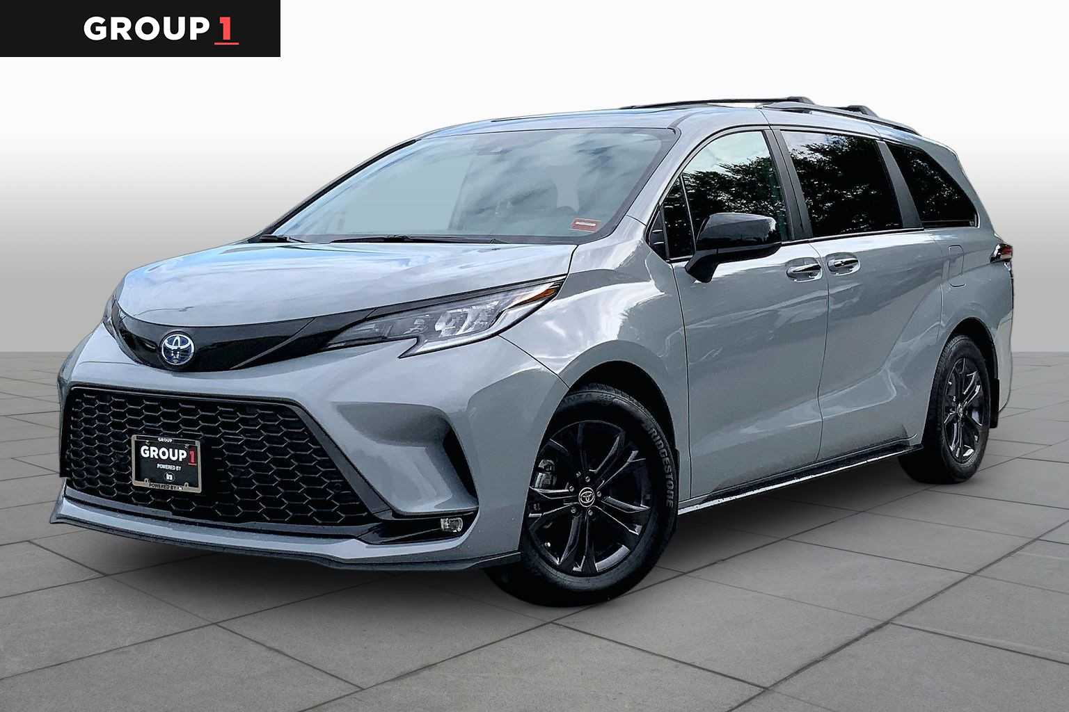 2025 Toyota Sienna XSE 7-Passenger AWD   