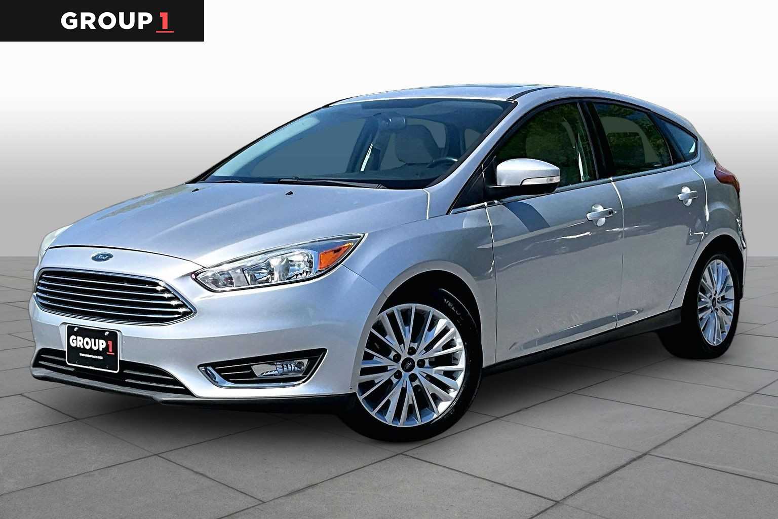 Ingot Silver Metallic 2017 Ford Focus Titanium Hatchback Hatchback Front-Wheel Drive 6-Speed Automatic