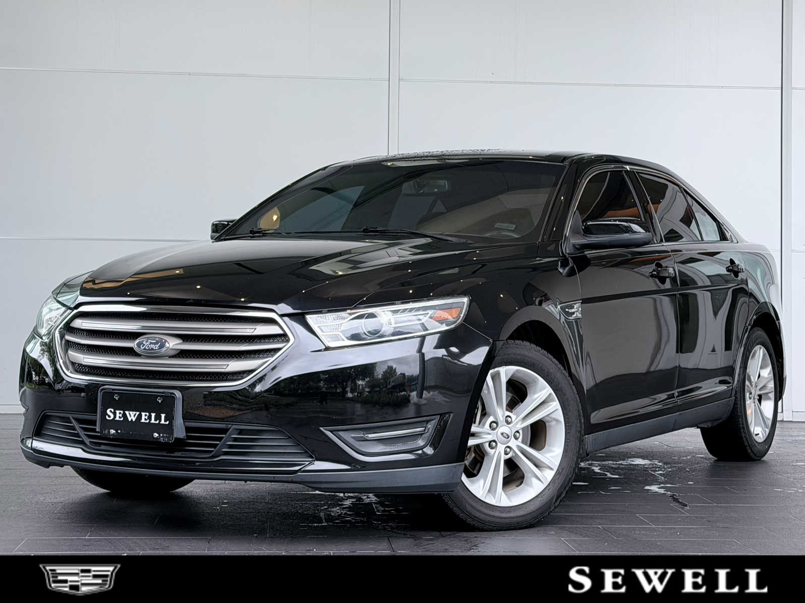 2018 Ford Taurus SEL