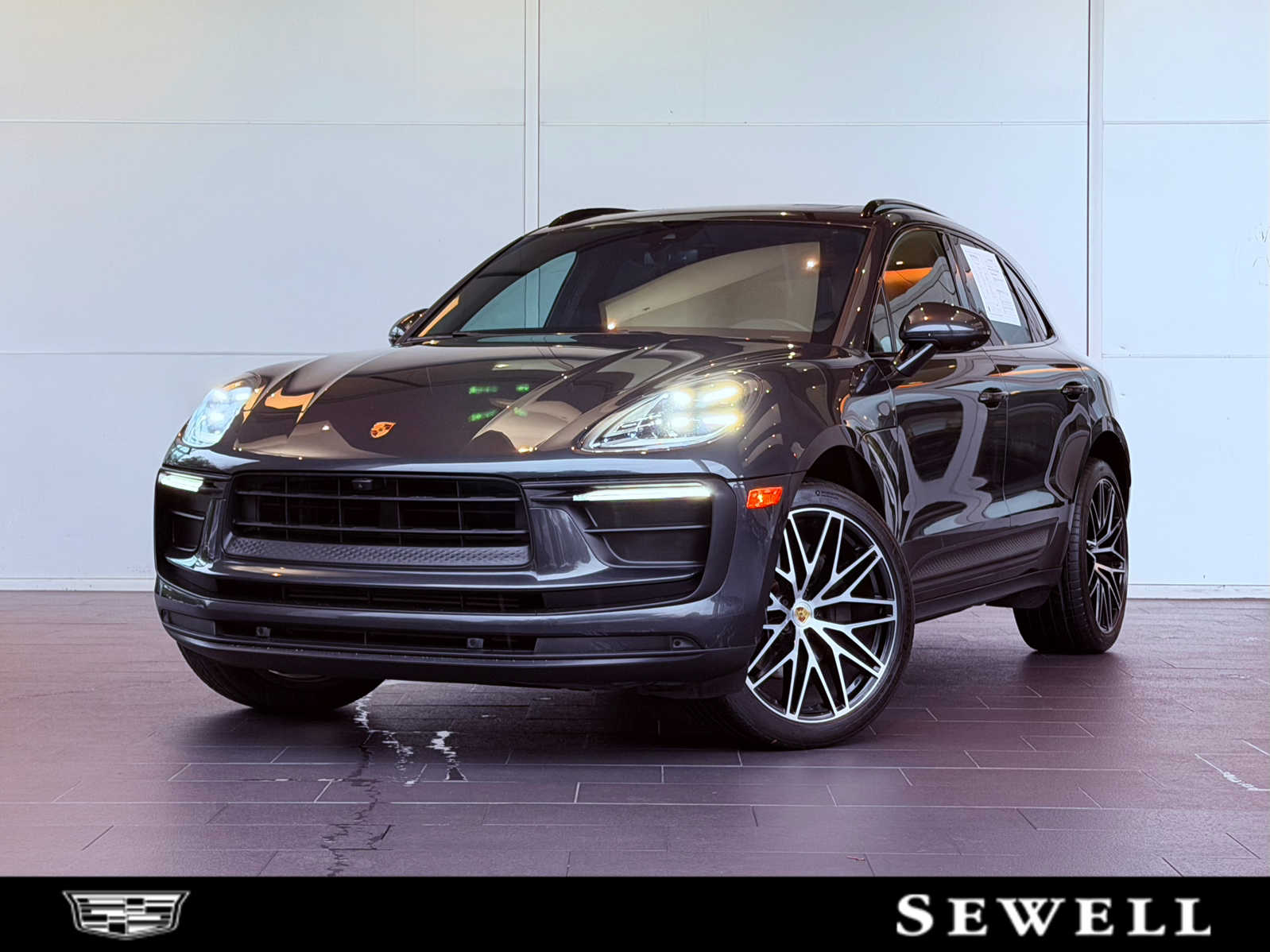 2022 Porsche Macan -'s photo