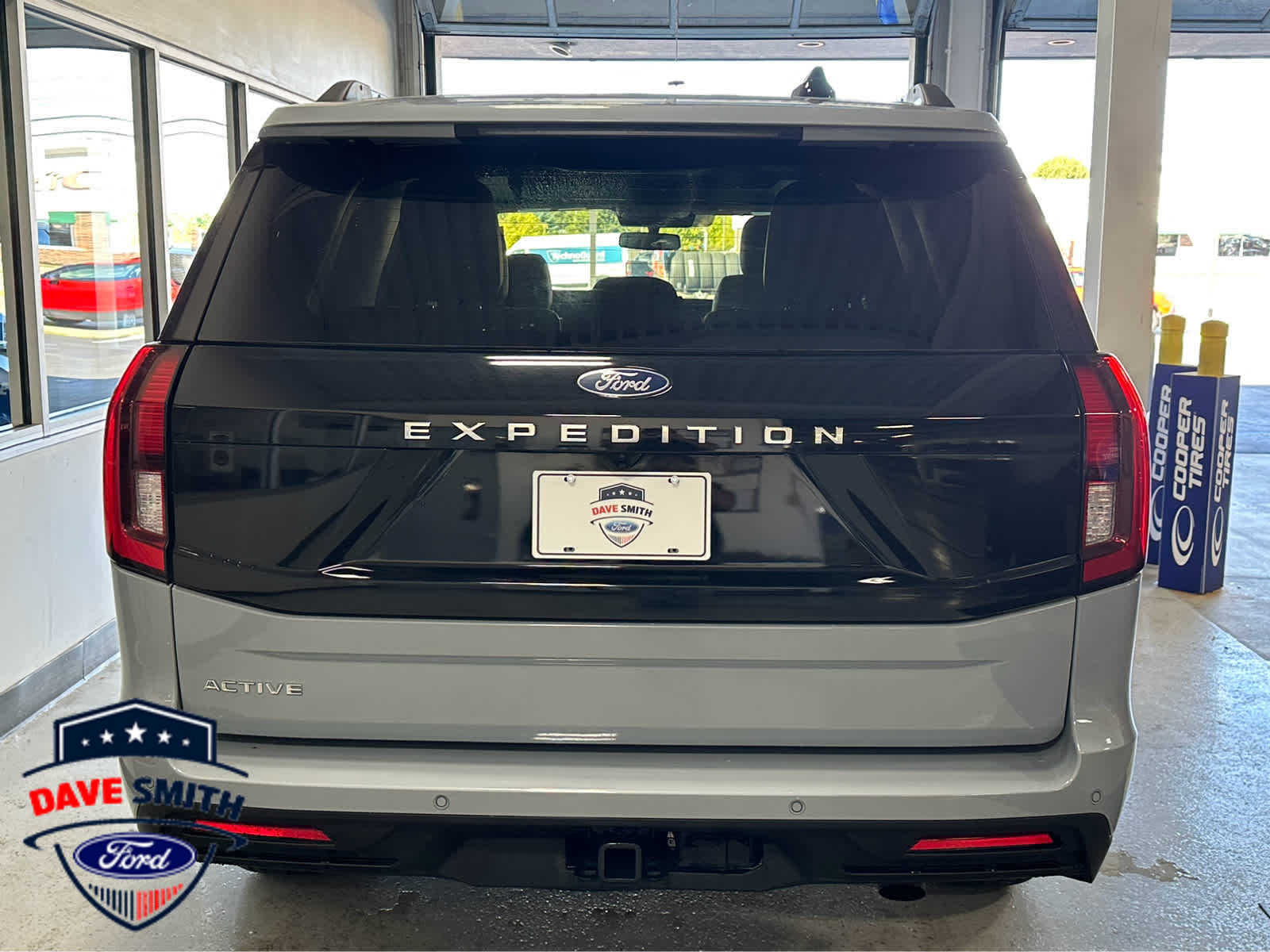 Glacier Gray Metallic Tri-Coat 2025 Ford Expedition SUV / Crossover Four-Wheel Drive Automatic