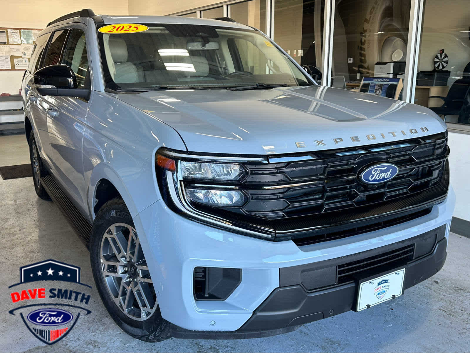 Glacier Gray Metallic Tri-Coat 2025 Ford Expedition SUV / Crossover Four-Wheel Drive Automatic