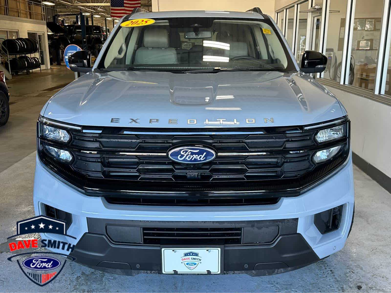 Glacier Gray Metallic Tri-Coat 2025 Ford Expedition SUV / Crossover Four-Wheel Drive Automatic
