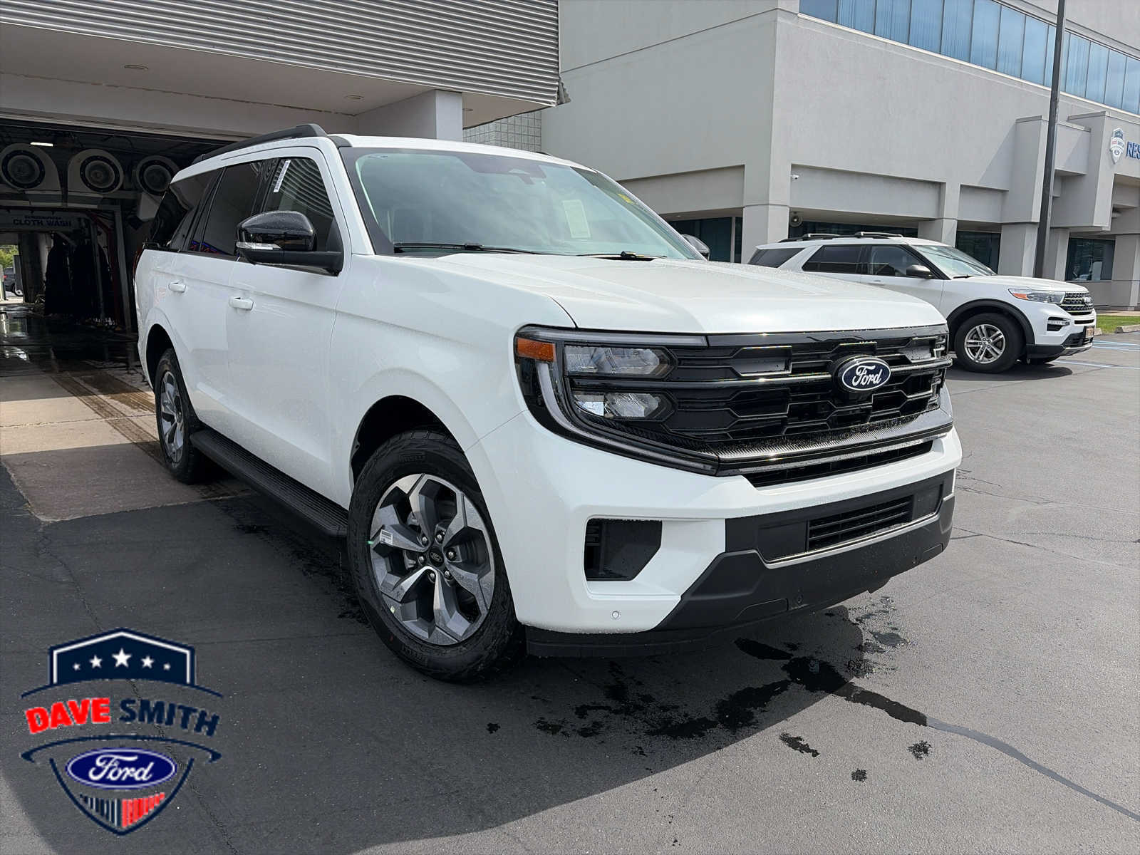 Star White Metallic Tri-Coat 2027 Ford Expedition SUV / Crossover Four-Wheel Drive Automatic