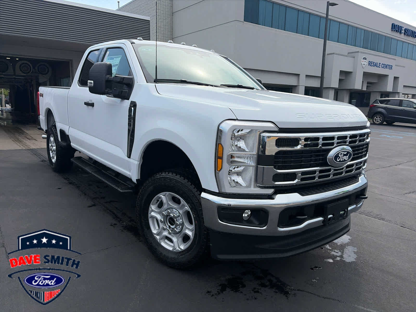 Oxford White 2027 Ford F-250 Super Duty Pickup Truck Four-Wheel Drive Automatic