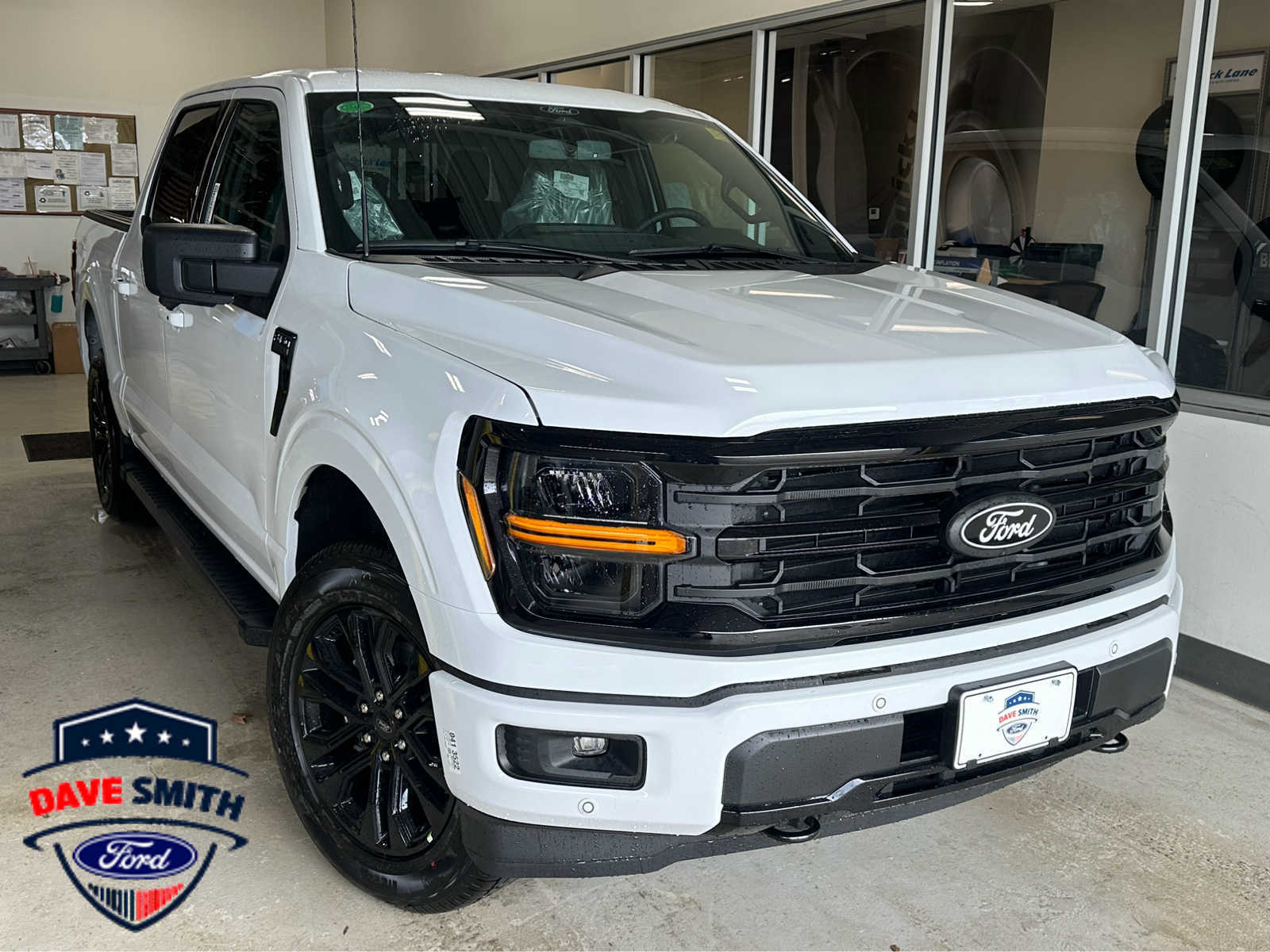 Oxford White 2026 Ford F-150 XLT SuperCrew 4WD Pickup Truck Four-Wheel Drive Automatic