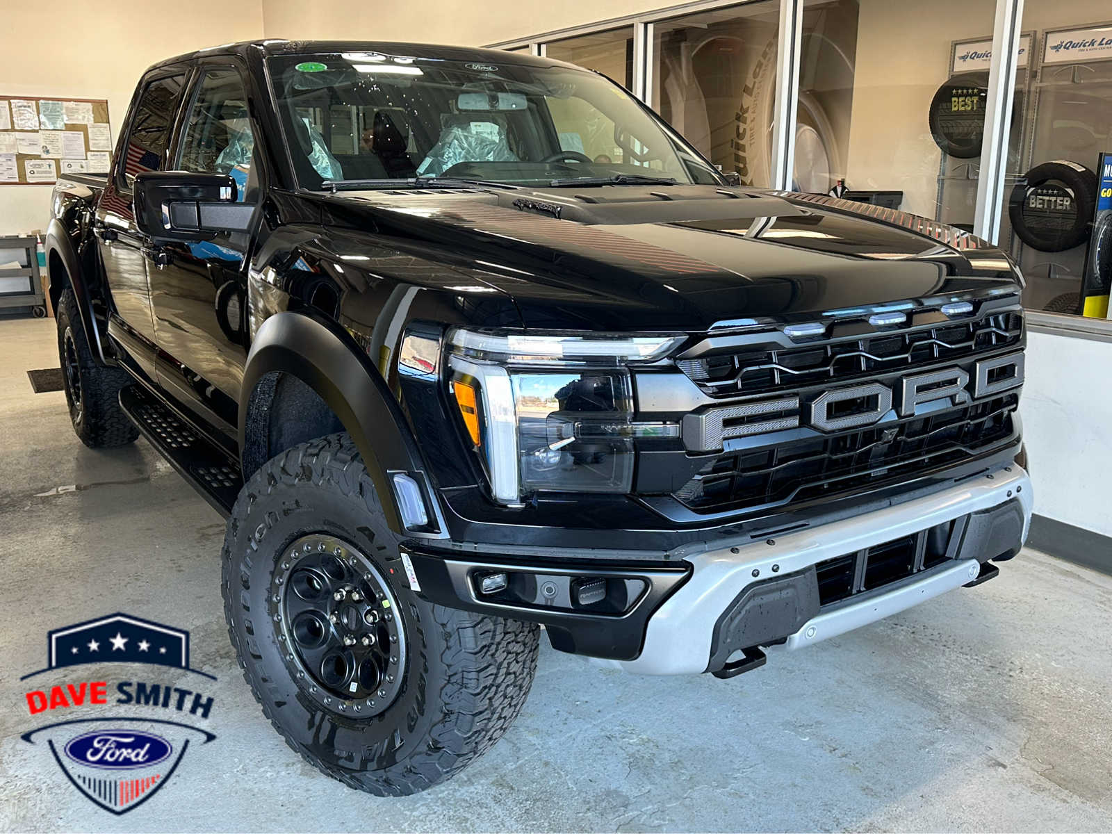 Black (AGATE BLK) 2026 Ford F-150 Raptor SuperCrew 4WD Pickup Truck Four-Wheel Drive Automatic