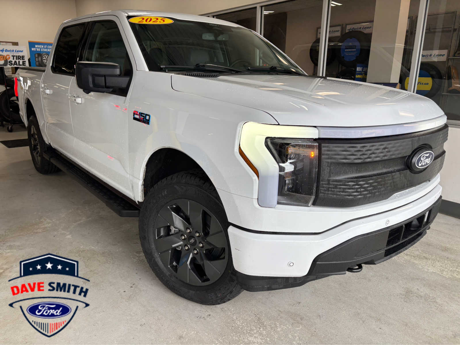 2025 Ford F-150 Lightning Flash SuperCrew AWD