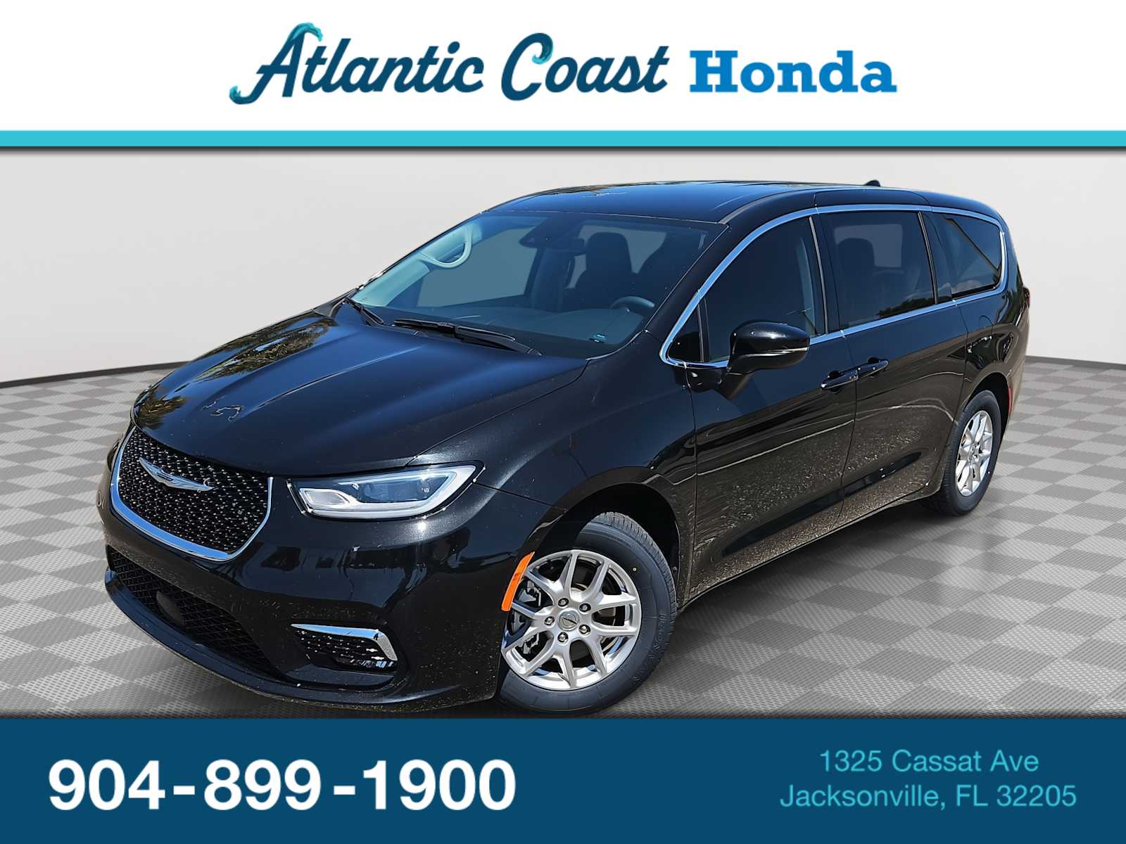 2023 Chrysler Pacifica Touring L's photo