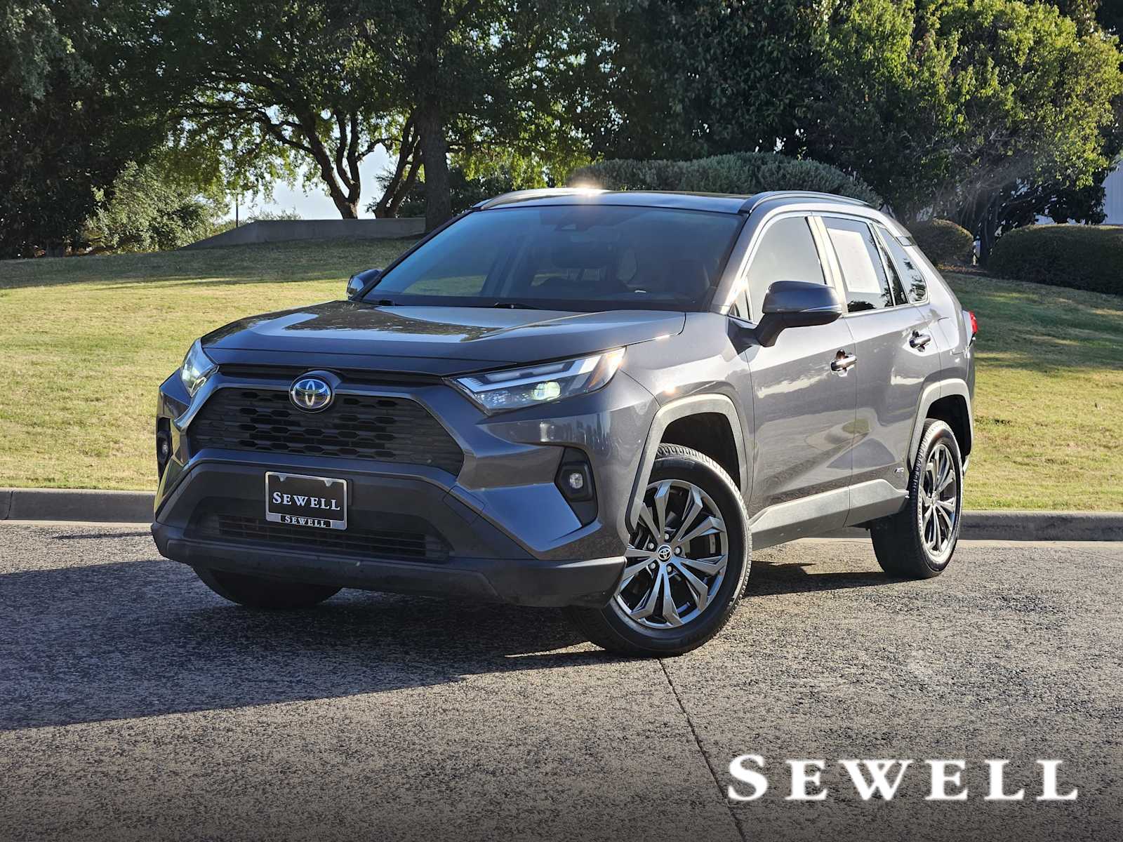 2022 Toyota RAV4 Hybrid XLE Premium