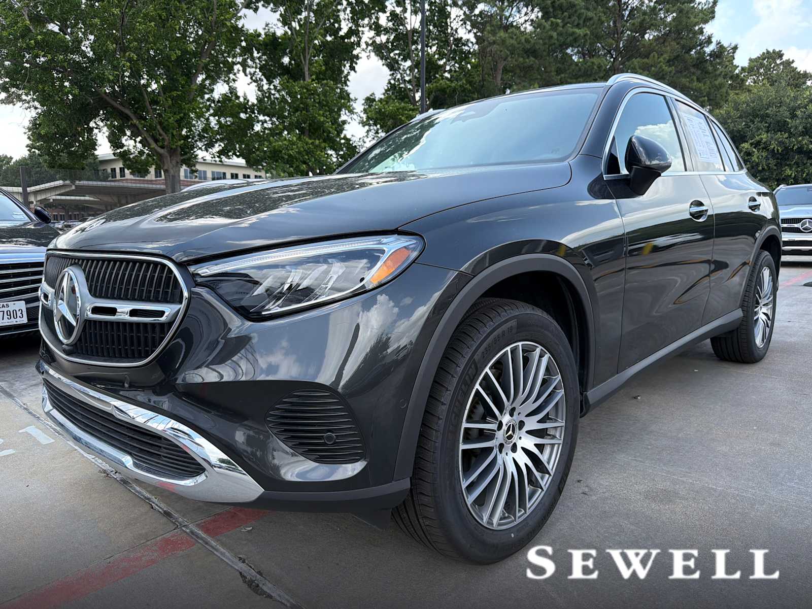 2026 Mercedes-Benz GLC GLC 300's photo